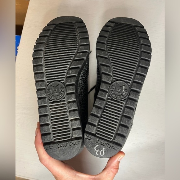 Mephisto Black Lug Sole Platform Loafer - Picture 8 of 8